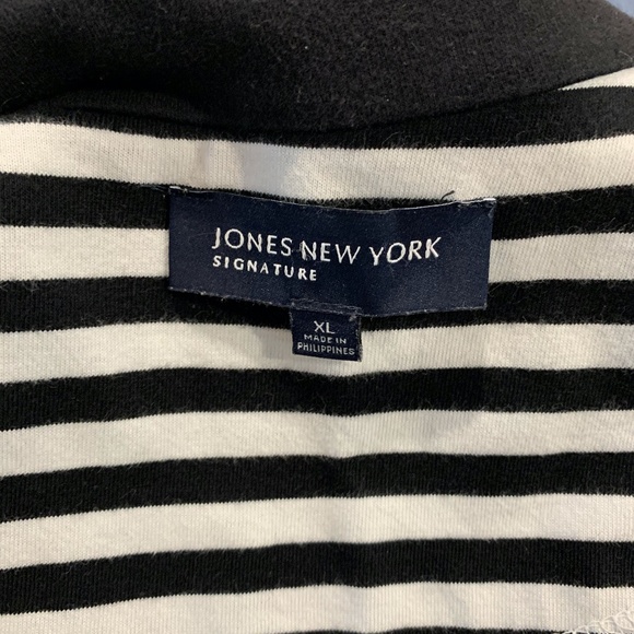 🌷3for$15 Jones New York Knit Jacket w/Gold and White detail - Picture 3 of 4